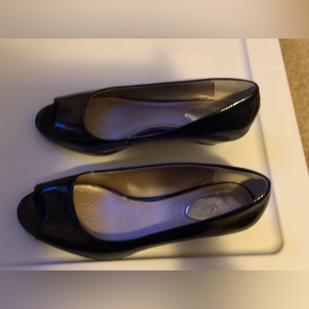 Black Alfani Step N Flex open toes 7M